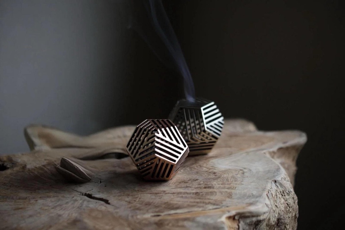 Japanese Bronze Incense Burner, Minimalist Cone Holder, Zen Decor — view 2