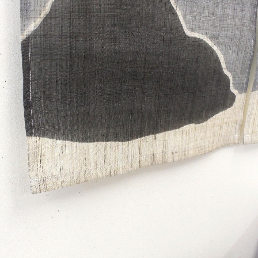 Japanese Linen Noren Curtain, Crab Motif, Indigo-Gray Dye, Handwoven Textile (33.1 x 47.2 in) — view 7
