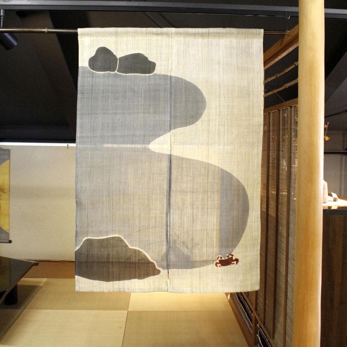Japanese Linen Noren Curtain, Crab Motif, Indigo-Gray Dye, Handwoven Textile (33.1 x 47.2 in) — view 9