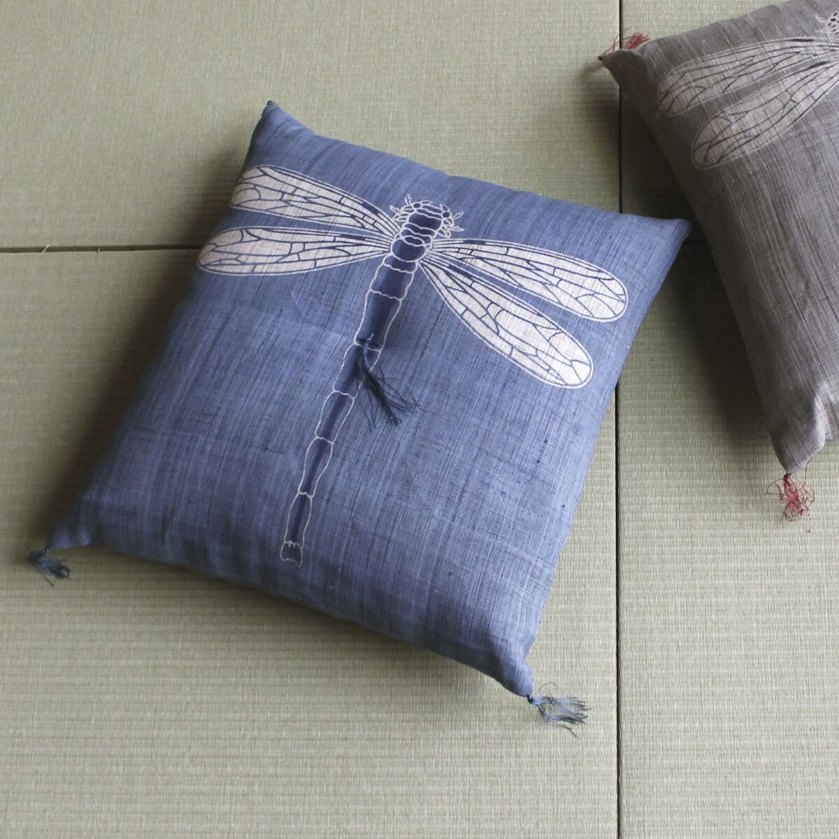 Japanese Linen Tea Cushion (Zabuton), Dragonfly Motif, Hanada Blue, 16.5 x 17.7 in, Hand-Dyed, Made in Japan — view 7