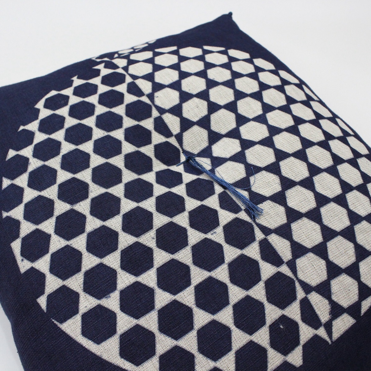 Japanese Linen Tea Cushion (Zabuton), Ihira Weave, Tortoiseshell Apple Motif, Indigo, 16.5 x 17.7 in, Made in Japan — view 3