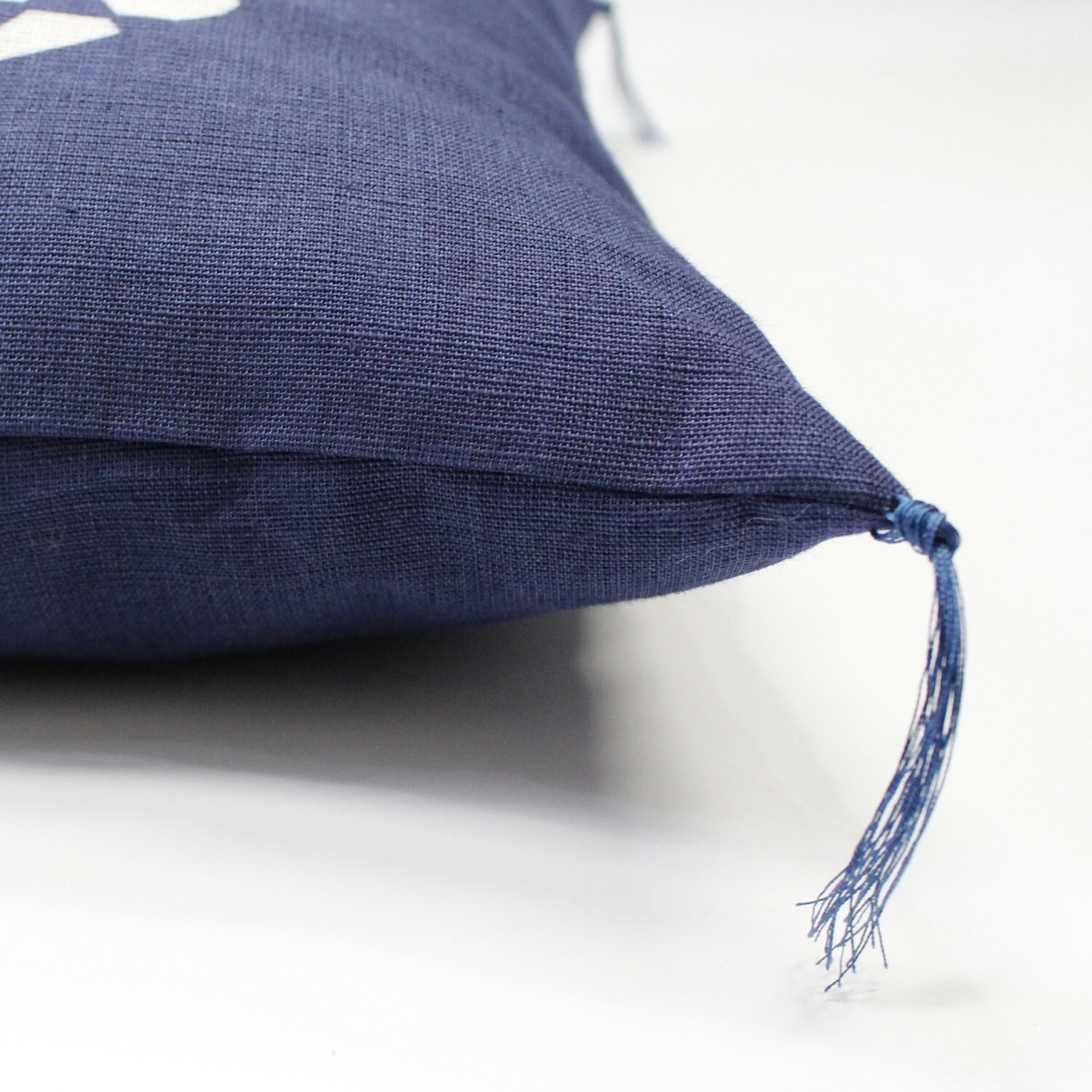 Japanese Linen Tea Cushion (Zabuton), Ihira Weave, Tortoiseshell Apple Motif, Indigo, 16.5 x 17.7 in, Made in Japan — view 5