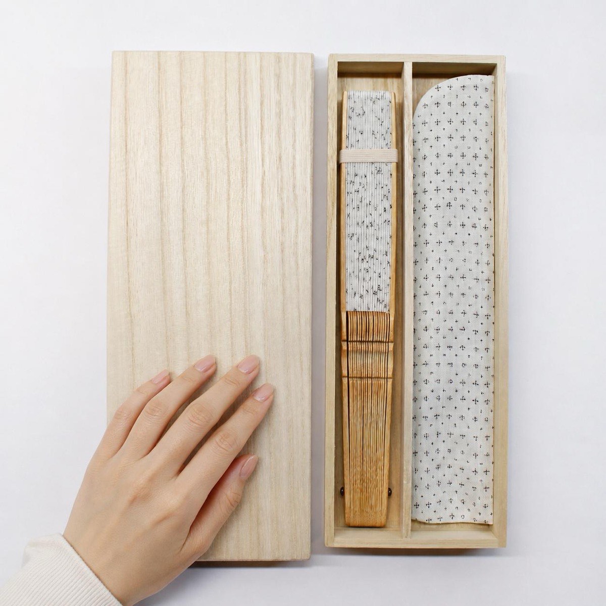 Japanese Sensu Folding Fan, Linen Ojiya Chijimi Cross Kasuri, Bamboo Frame, Made in Japan — view 8