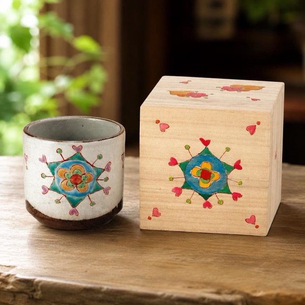 Japanese Tea Cup, Kutani Yunomi Floral Botanical by Ginshu Kiln — No Handle, Gift-Boxed (325ml)