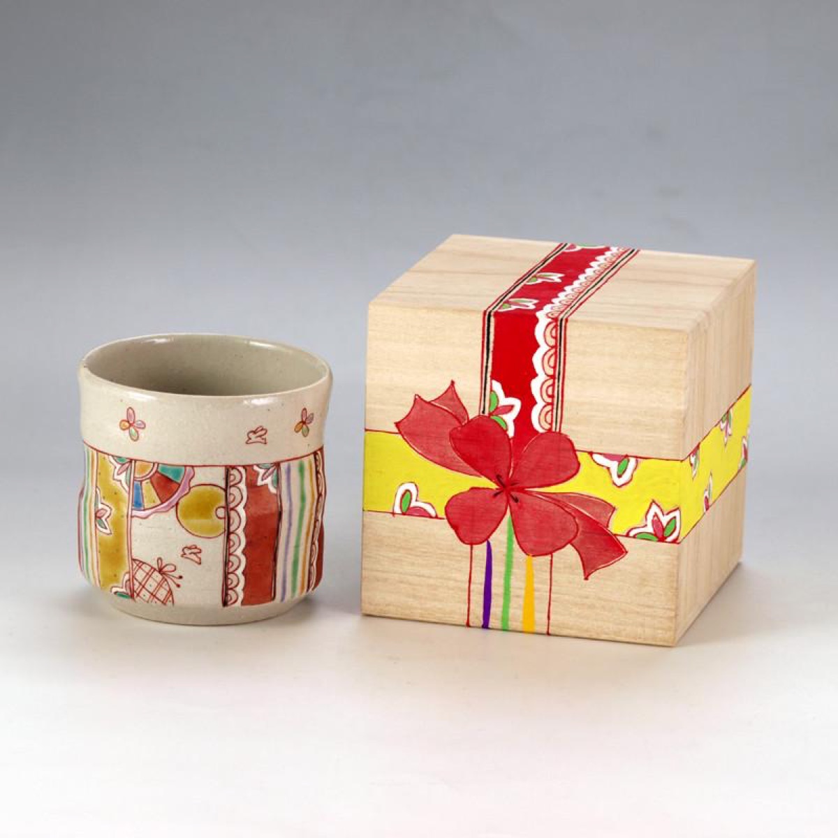 Japanese Tea Cup, Kutani Yunomi Hanafuda Twelve Flowers — No Handle, Gift-Boxed (270ml) — view 8
