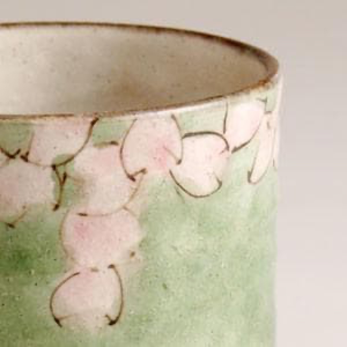 Japanese Tea Cup, Kutani Yunomi Sakura Cherry Blossom — No Handle, Hand-Painted, Gift-Boxed (385ml) — view 6
