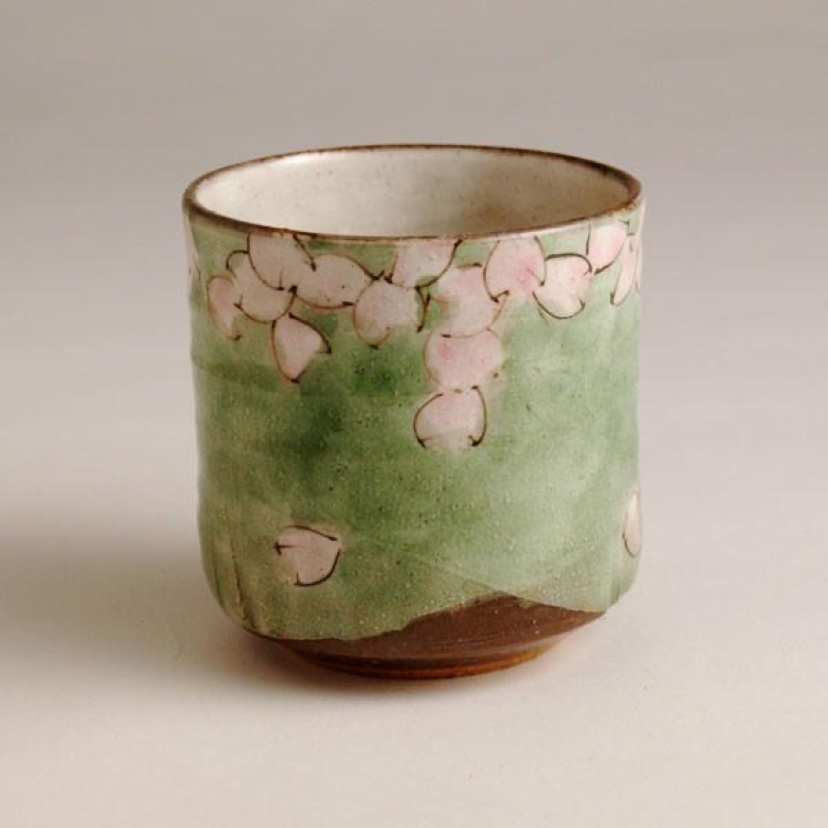 Japanese Tea Cup, Kutani Yunomi Sakura Cherry Blossom — No Handle, Hand-Painted, Gift-Boxed (385ml) — view 8
