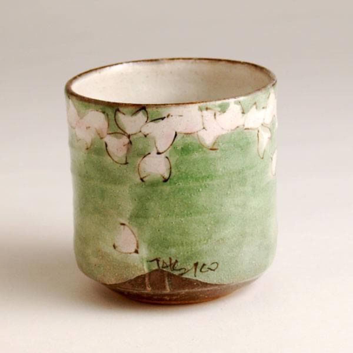 Japanese Tea Cup, Kutani Yunomi Sakura Cherry Blossom — No Handle, Hand-Painted, Gift-Boxed (385ml) — view 9