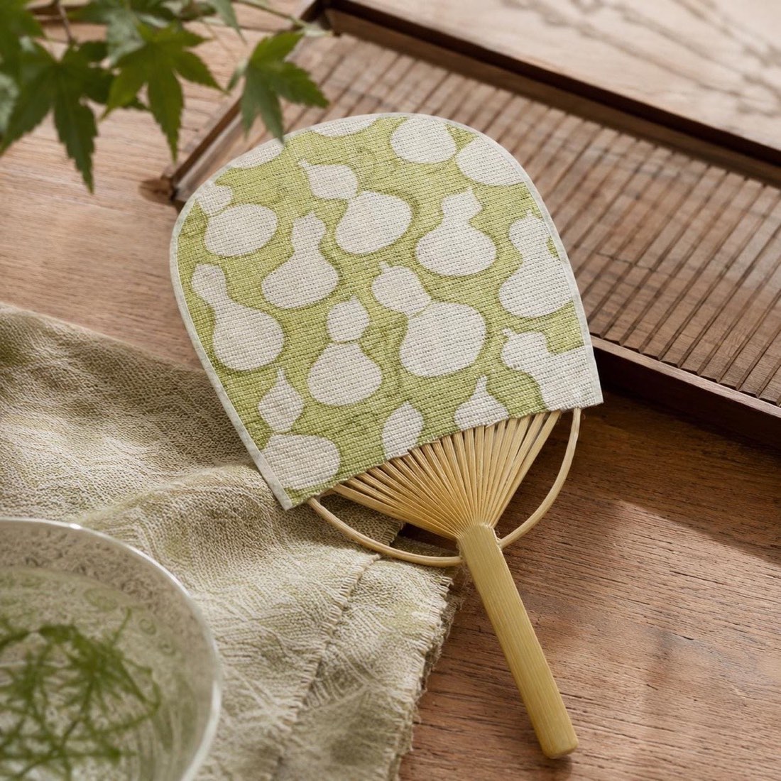 Mini Japanese Uchiwa Fan, Linen Gourd Scatter Motif, Bamboo Frame, Made in Japan — view 9